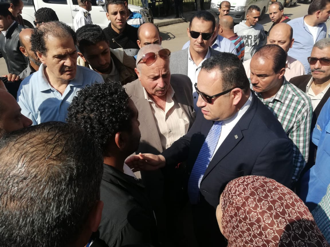 محافظ الإسكندرية يتفقد موقع العقار المائل