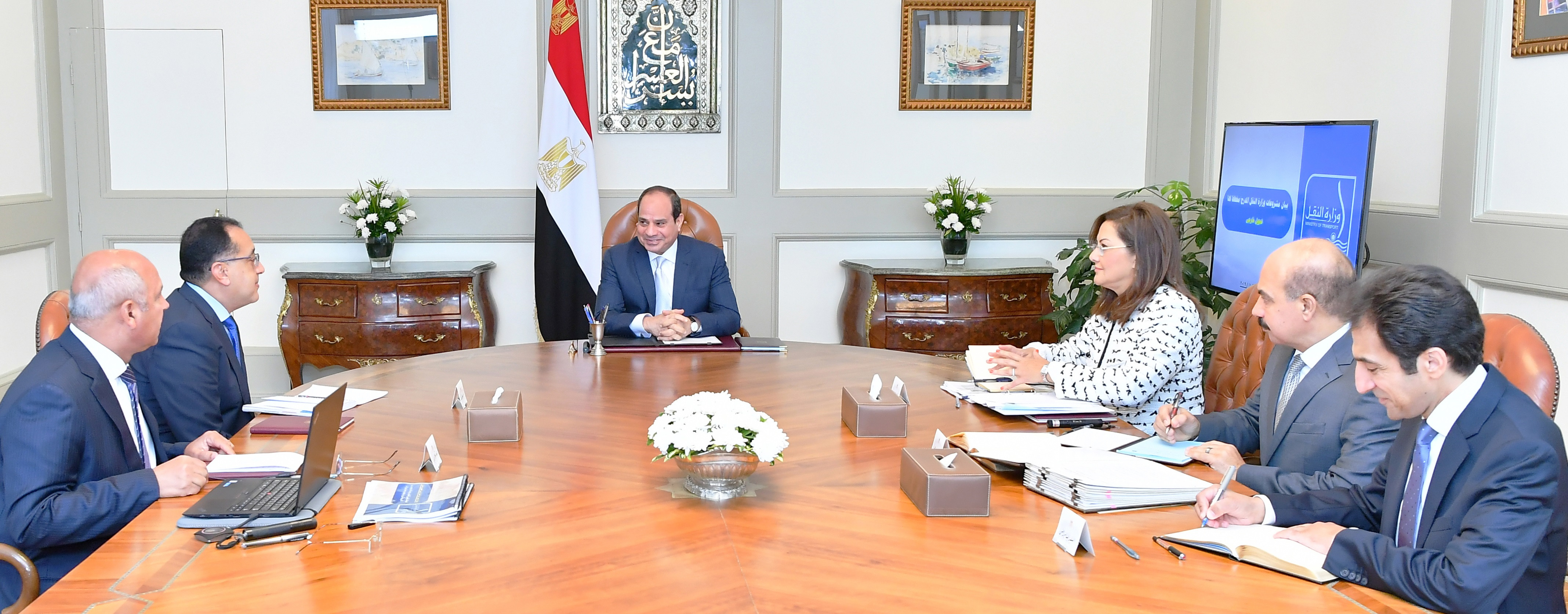 لقاء السيسى مع رئيس الوزراء ووزيرى النقل والتخطيط