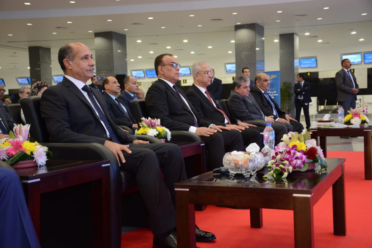 الفريق يونس المصرى وزير الطيران المدنى