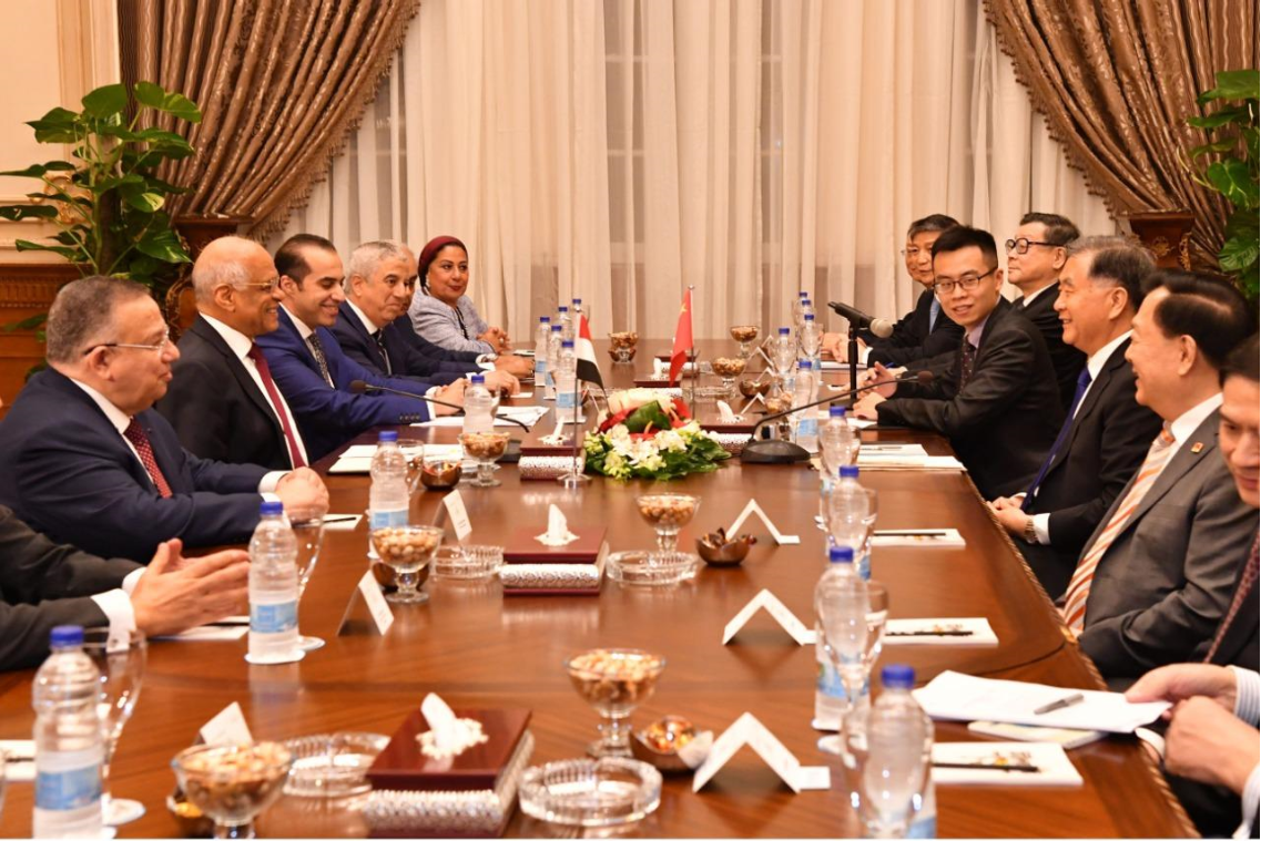 عبد العال يستقبل رئيس اللجنة الوطنية للمؤتمر الاستشارى السياسى للشعب ا