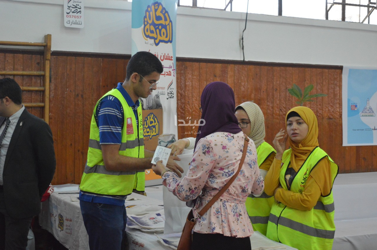 افتاح معرض دكان الفرحة بجامعة عين شمس