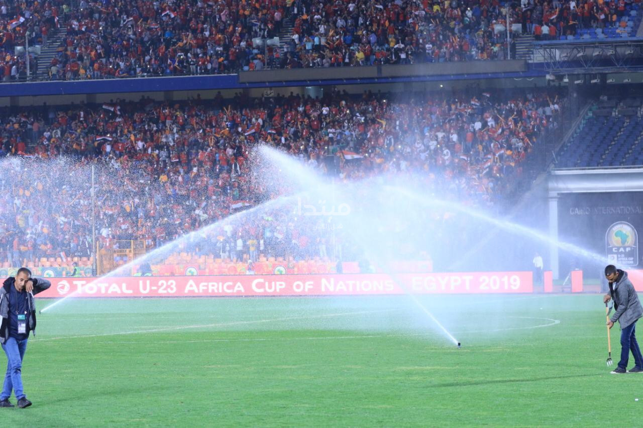 الجمهور المصرى يزين استاد القاهرة فى ليلة تأهل المنتخب الأولمبى لطوكيو 2020