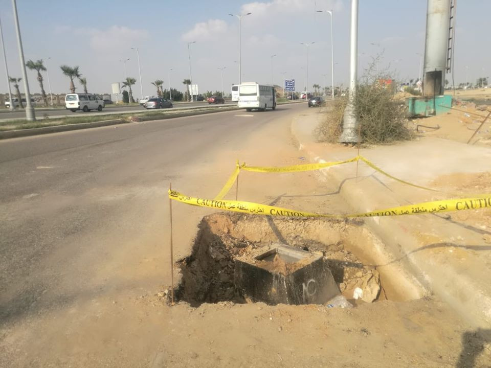 رفع المخلفات المتراكمة على طرق 6 أكتوبر
