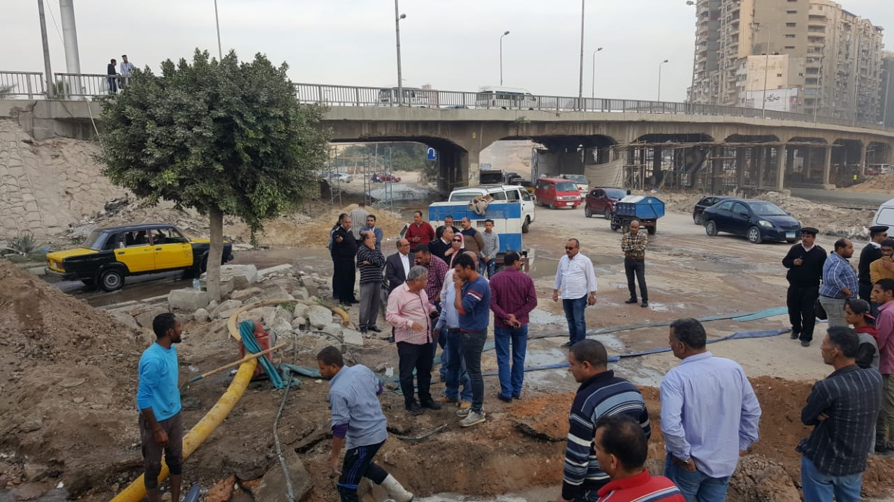 حفار يتسبب في كسر ماسورة مياه بالإسكندرية