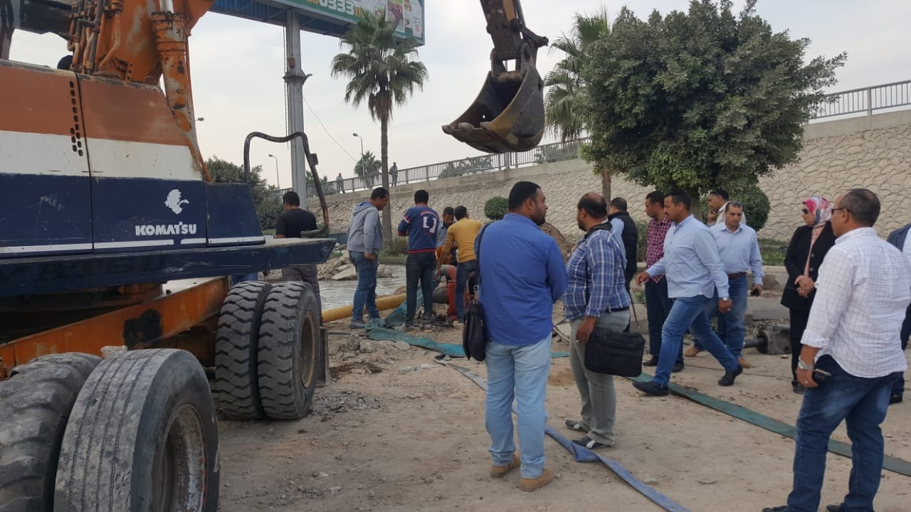 حفار يتسبب في كسر ماسورة مياه بالإسكندرية
