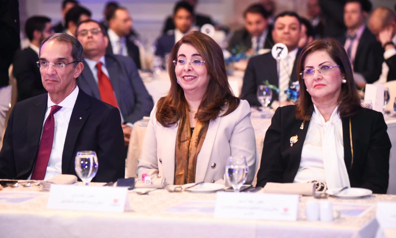تكريم غادة والى
