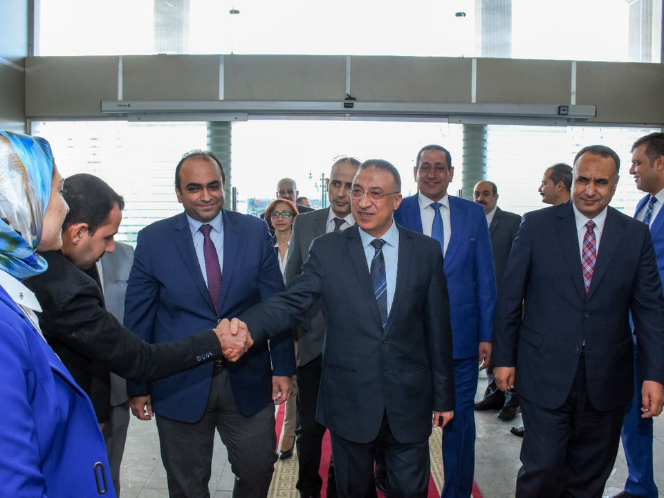 محافظ الإسكندرية الجديد يصل ديوان عام المحافظة