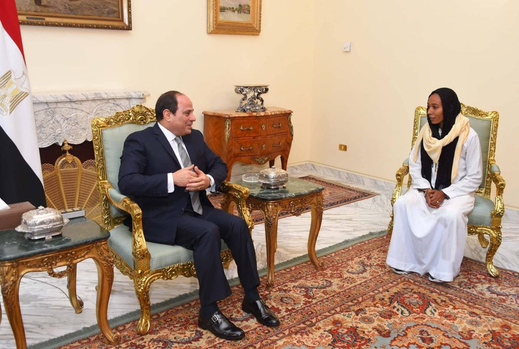 السيسى يستقبل فتاة التروسيكل