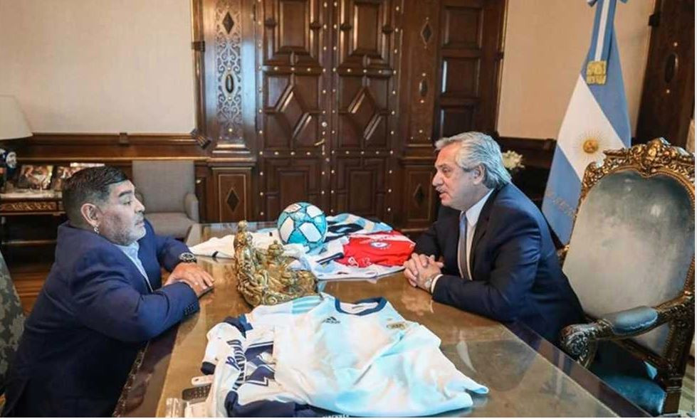 الرئيس الأرجنتينى ومارادونا