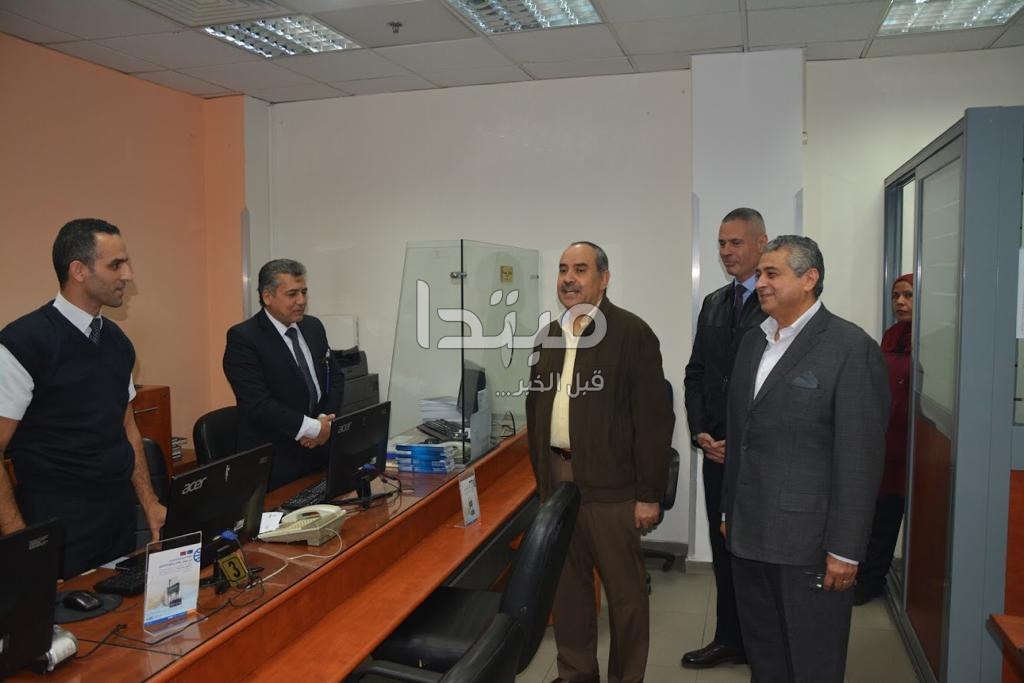وزير الطيران المدنى خلال الجولة