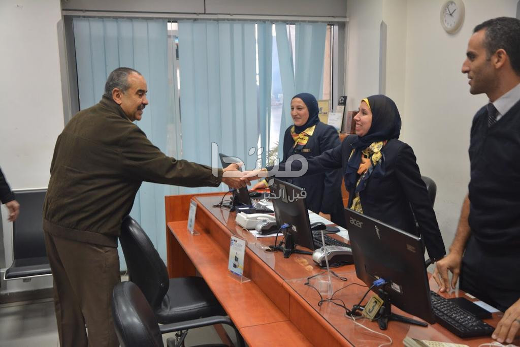 وزير الطيران المدنى خلال الجولة