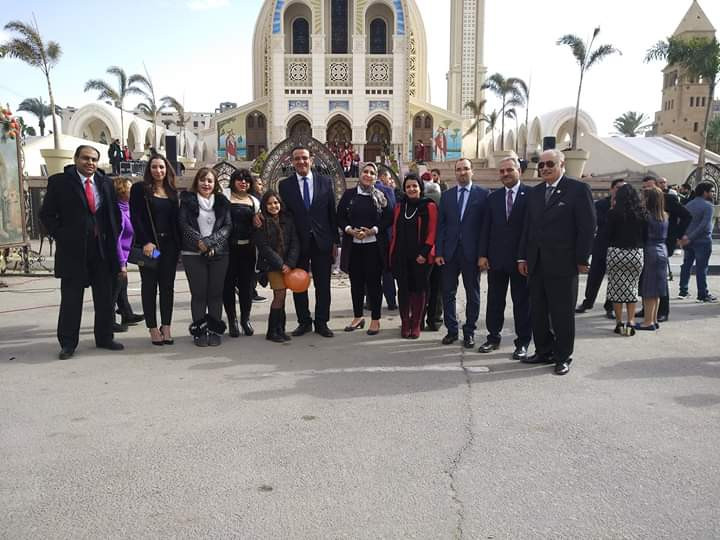 وفد من حزب الحرية المصرى يهنئ البابا تواضروس
