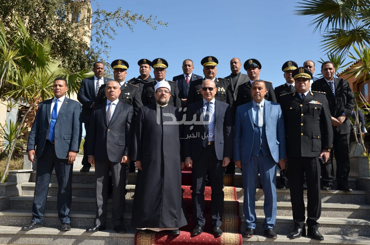 الداخلية تهدى درع قطاع السجون لوزير الأوقاف بسبب جهوده الوطنية