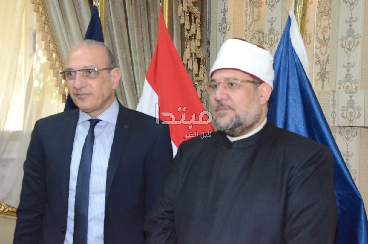 الداخلية تهدى درع قطاع السجون لوزير الأوقاف بسبب جهوده الوطنية
