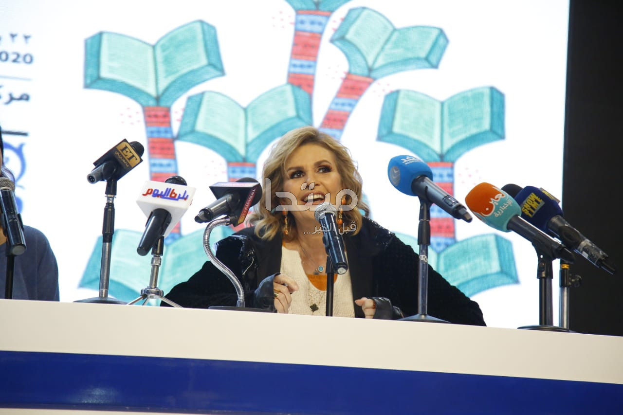 يسرا فى ضيافة معرض الكتاب