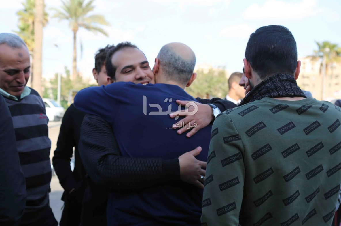 فرحة السجناء المفرج عنهم