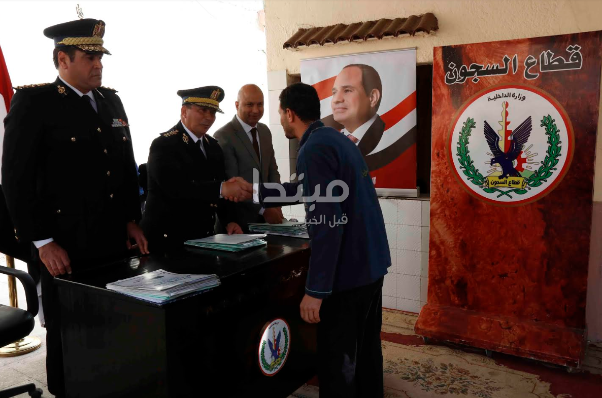 فرحة السجناء المفرج عنهم