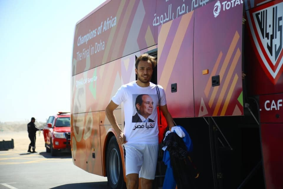 صور السيسى وشعار تحيا مصر بقطر