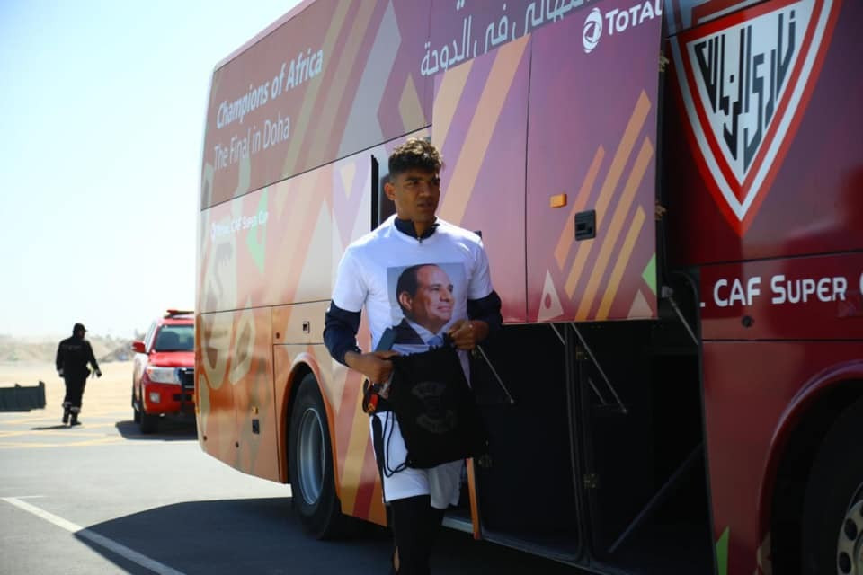 صور السيسى وشعار تحيا مصر بقطر