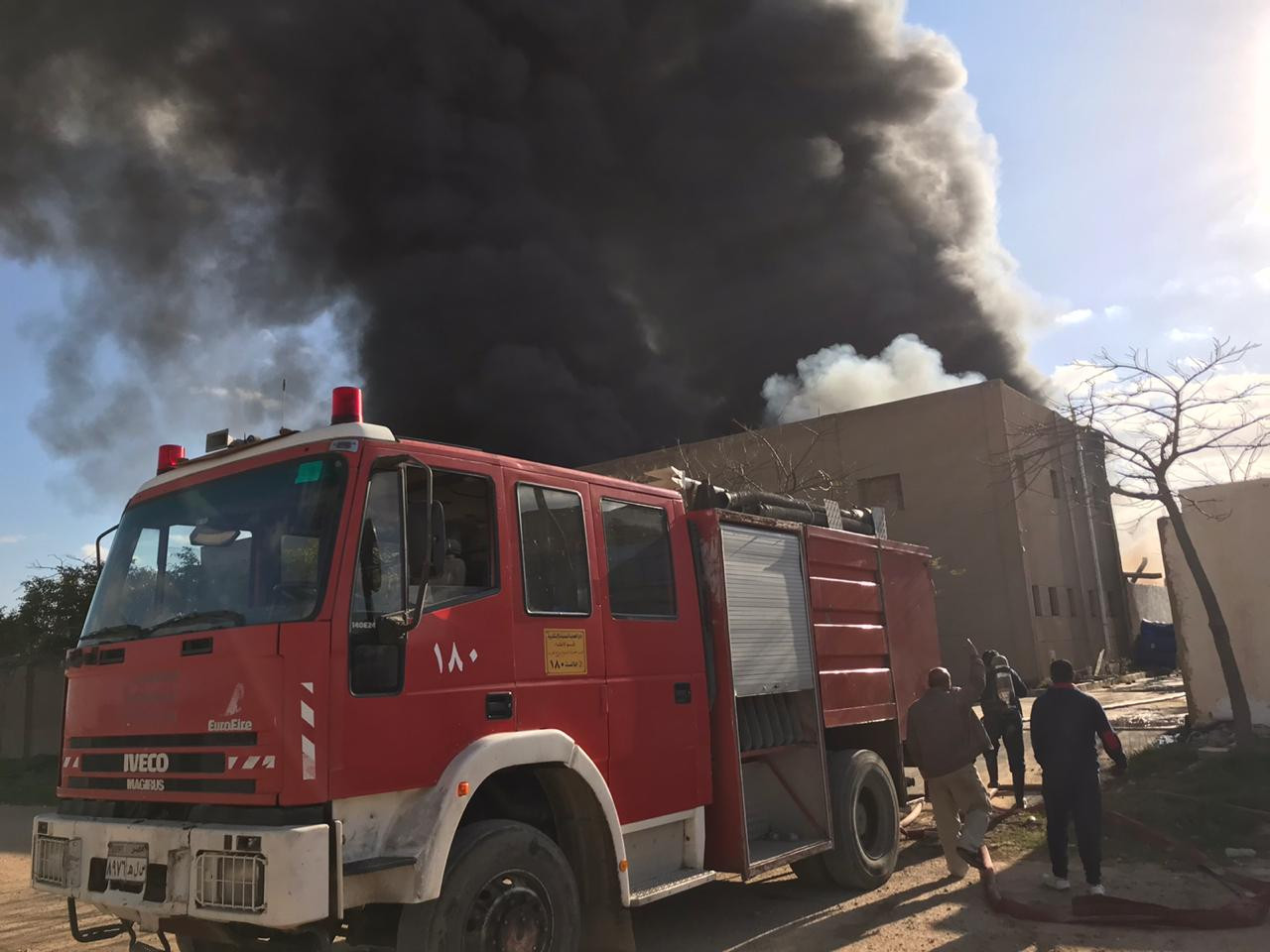 حريق بمصنع في برج العرب