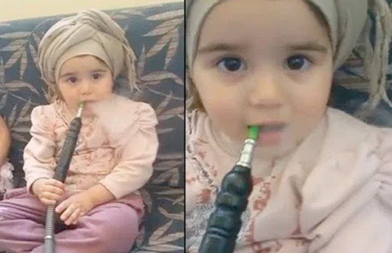 الطفلة
