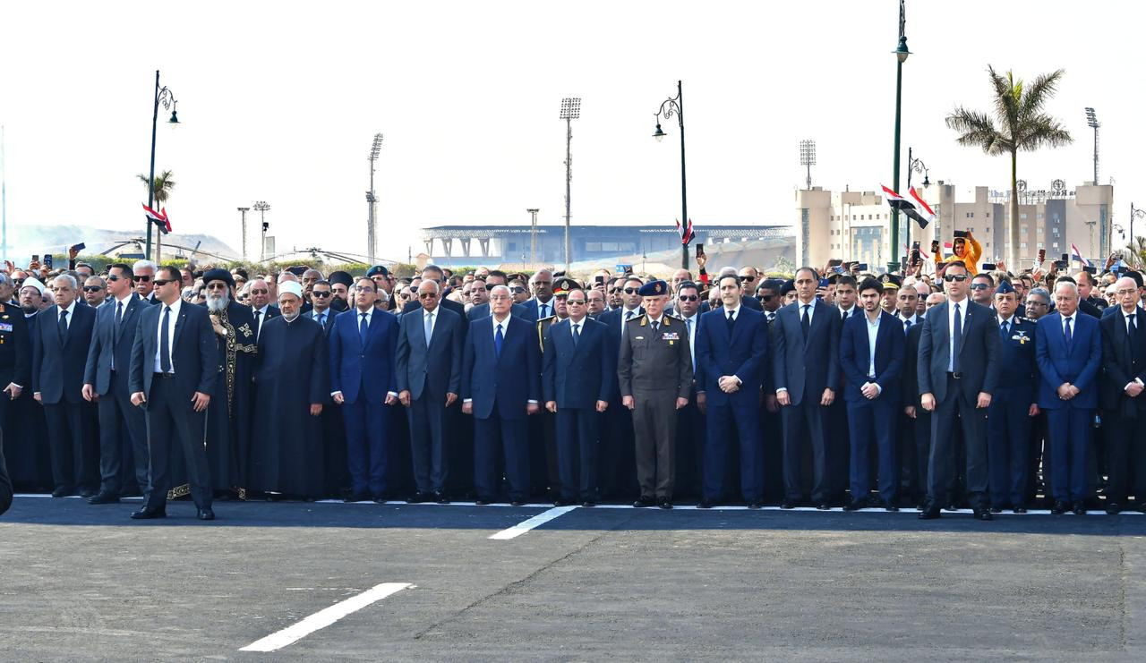 السيسى يتقدم الجنازة العسكرية لمبارك