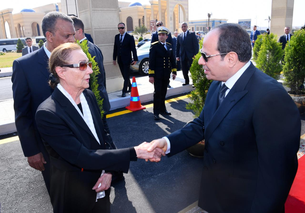 السيسى يتقدم الجنازة العسكرية لمبارك