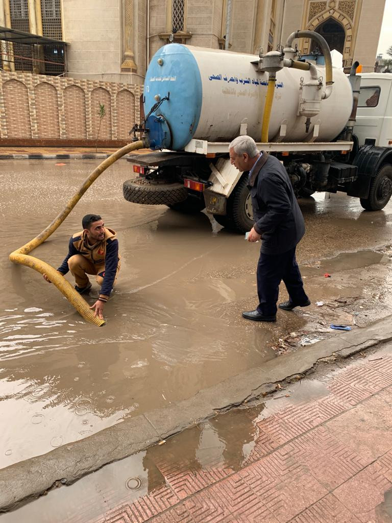 أعمال سحب المياه بالمحافظات