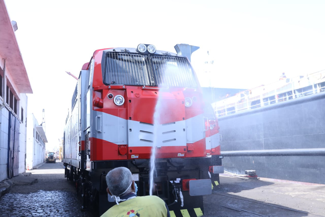 وصول 20 جرار سكة حديد جديد لميناء الإسكندرية