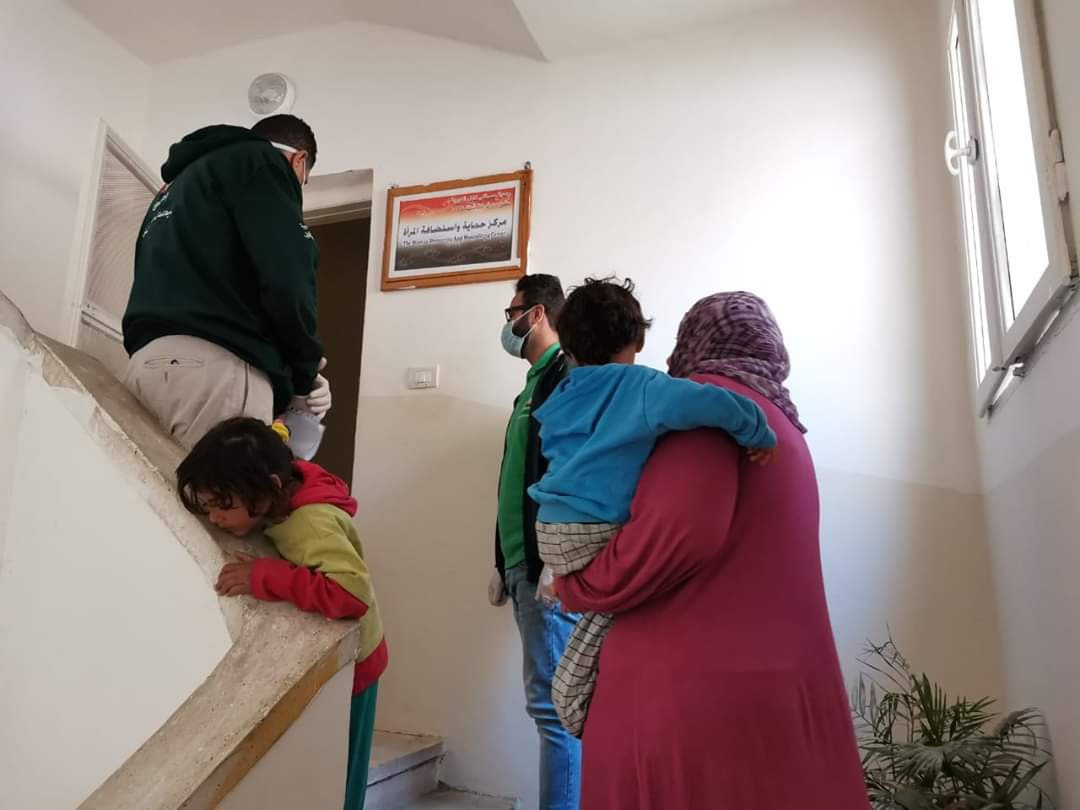 سيدة كرموز وطفليها