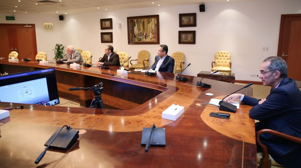 وزير البيئة والاتصالات