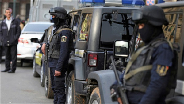 القبض على لص سرق هواتف محمولة من داخل صيدلية بالقاهرة