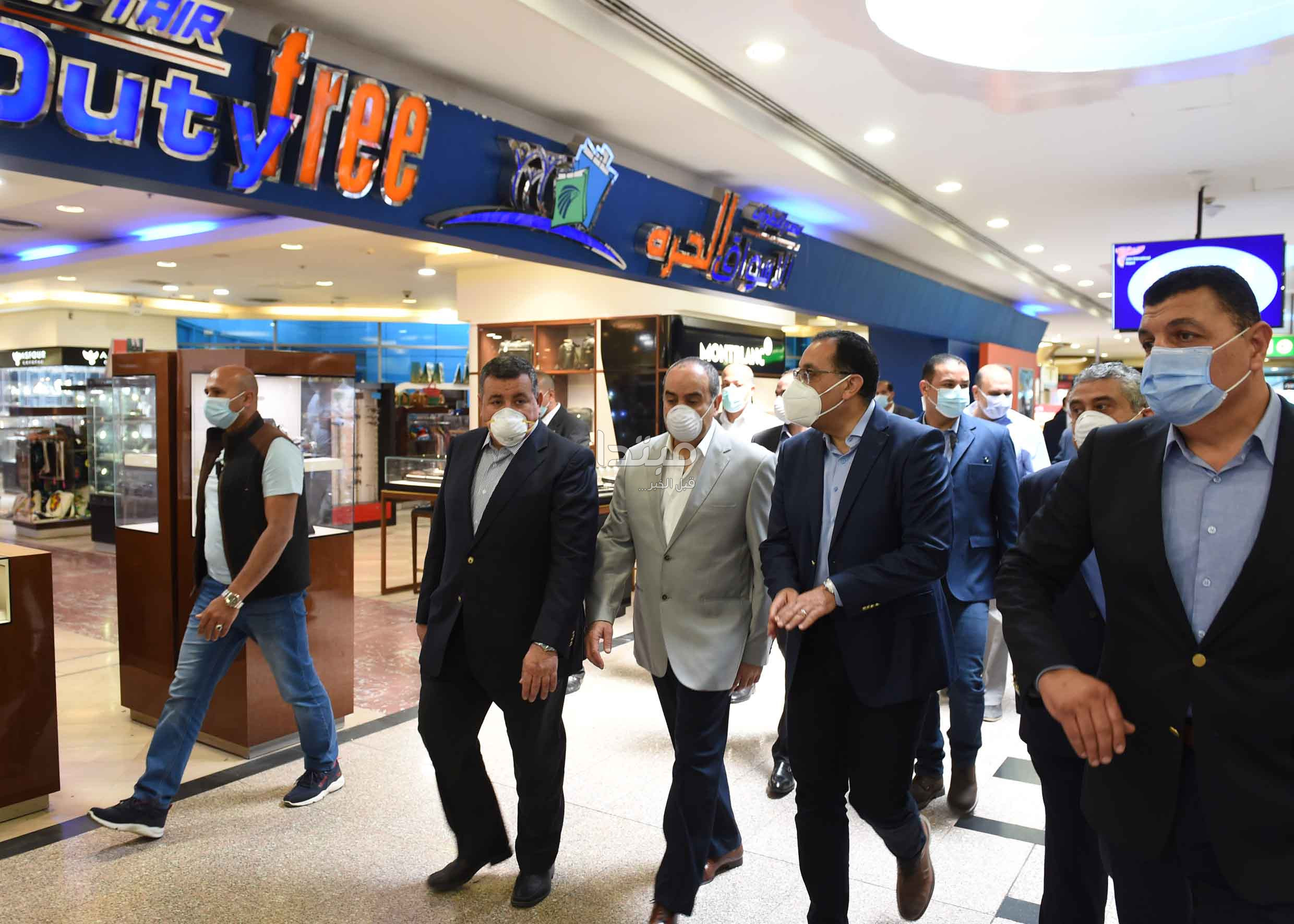 مدبولى يتفقد الإجراءات الاحترازية بمطار القاهرة الدولى