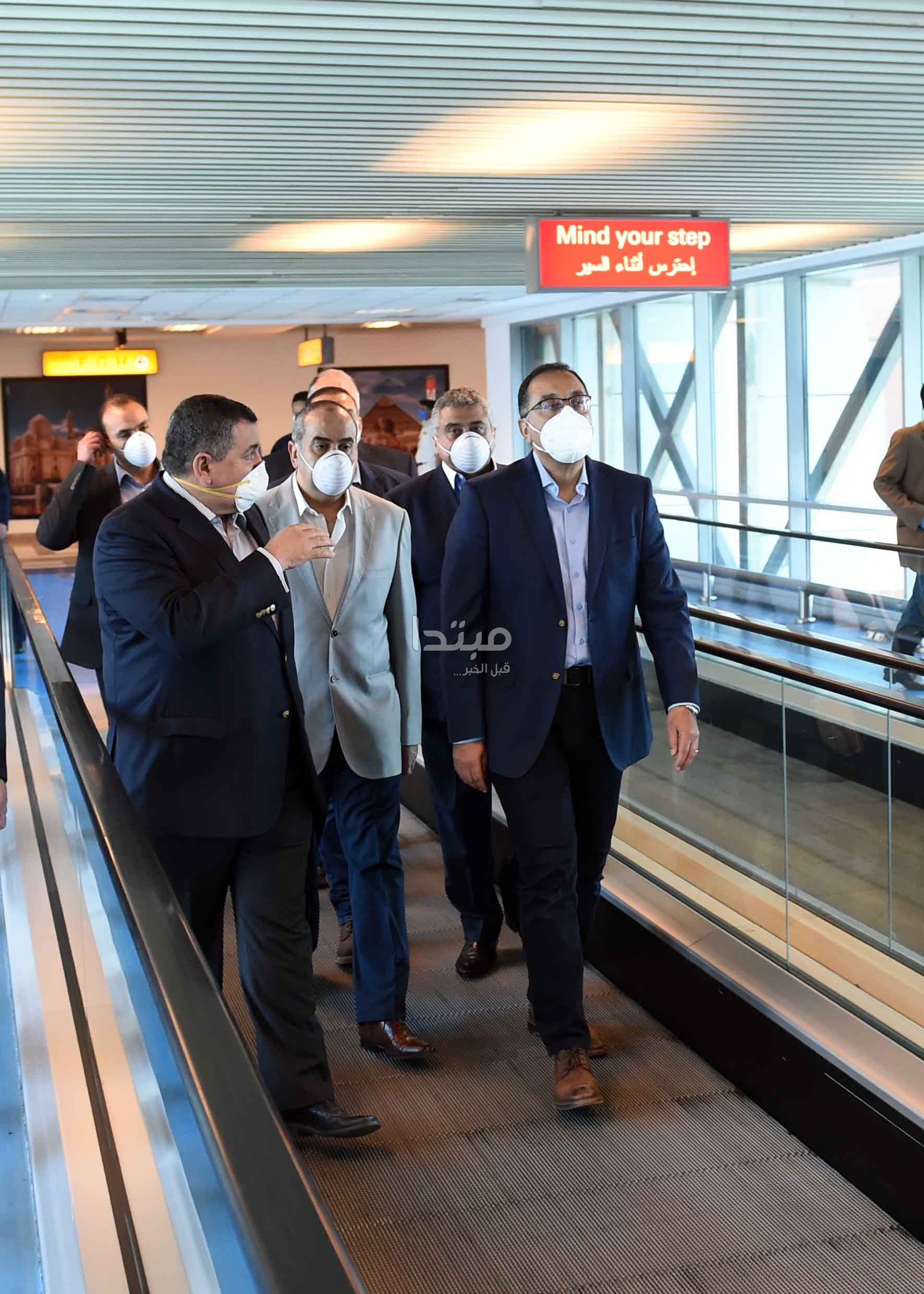 مدبولى يتفقد الإجراءات الاحترازية بمطار القاهرة الدولى