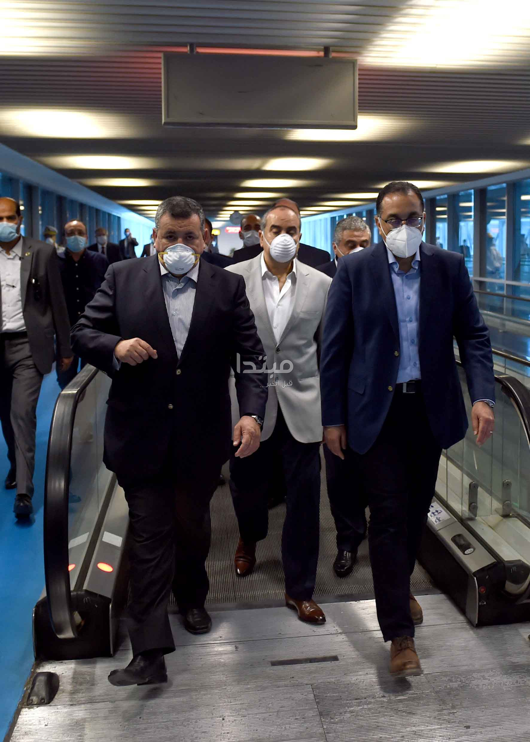 مدبولى يتفقد الإجراءات الاحترازية بمطار القاهرة الدولى