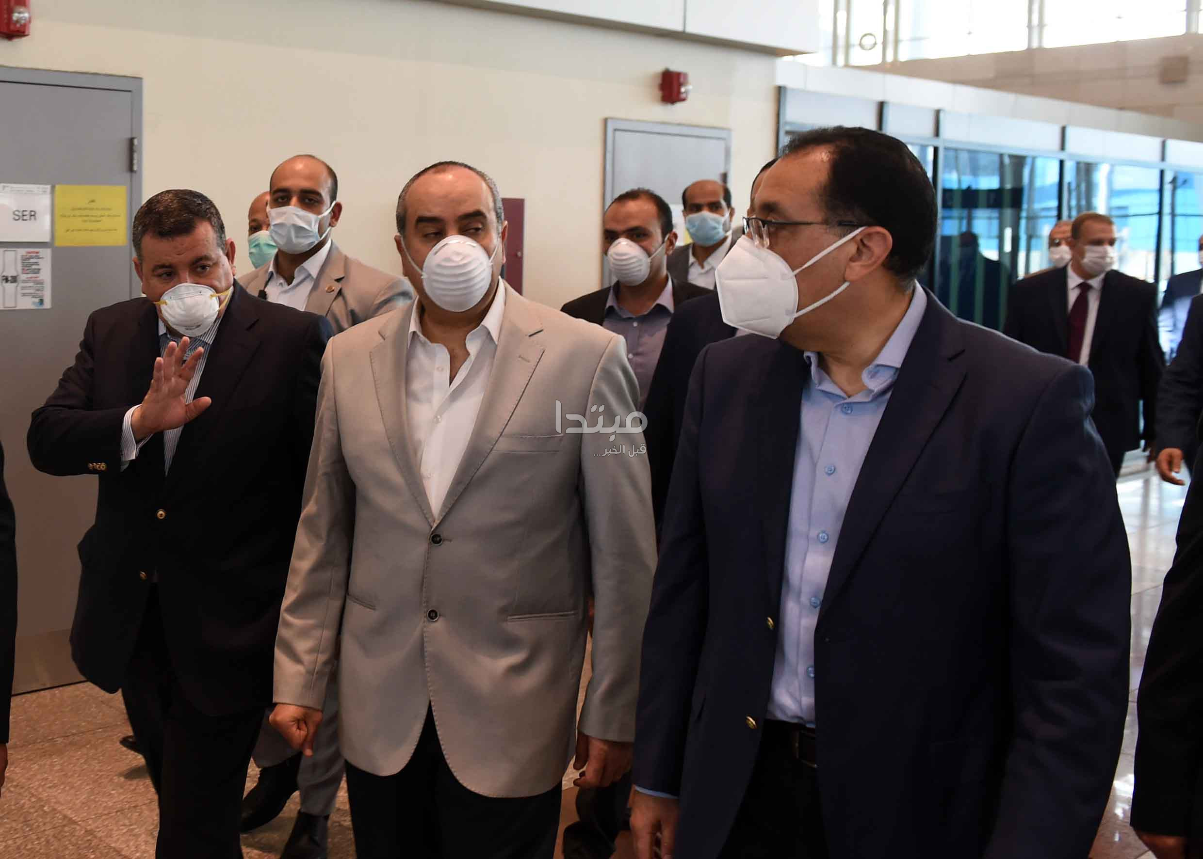 مدبولى يتفقد الإجراءات الاحترازية بمطار القاهرة الدولى