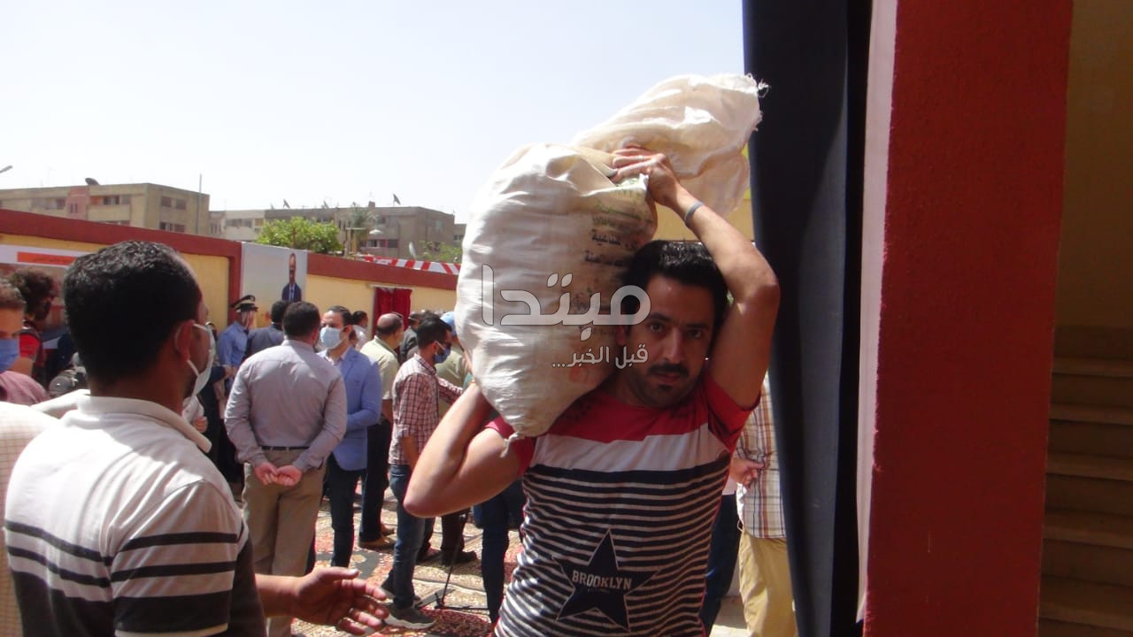 سوق الخضار والفاكهة بالزاوية  الحمراء