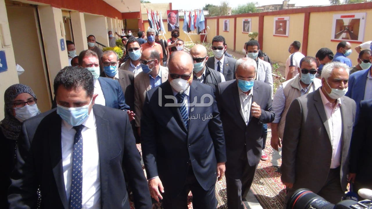 سوق الخضار والفاكهة بالزاوية  الحمراء