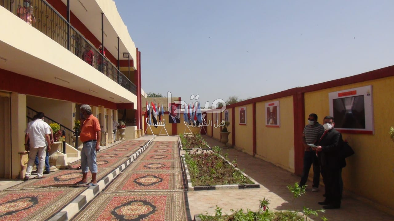 سوق الخضار والفاكهة بالزاوية  الحمراء