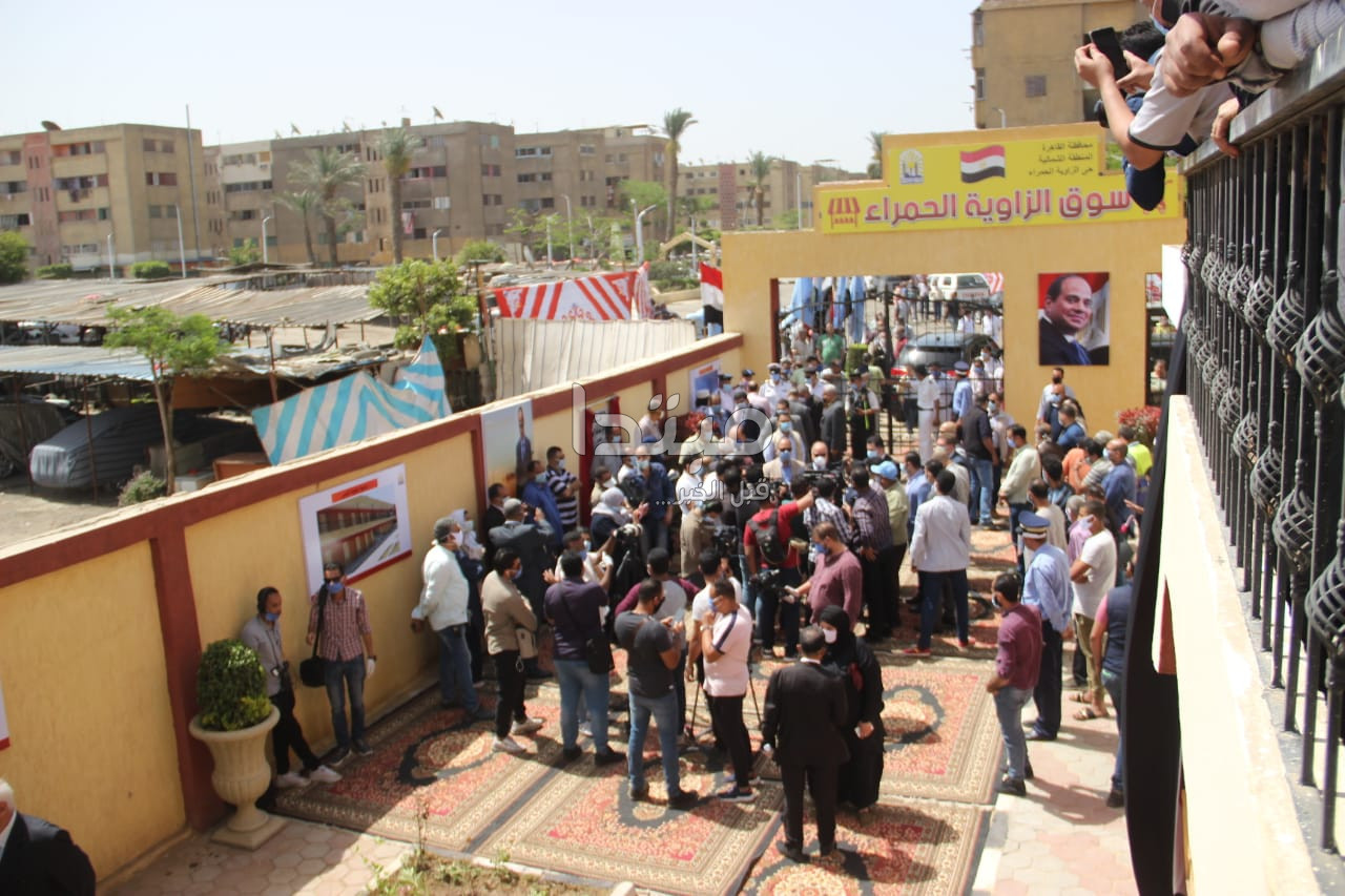 سوق الخضار والفاكهة بالزاوية  الحمراء