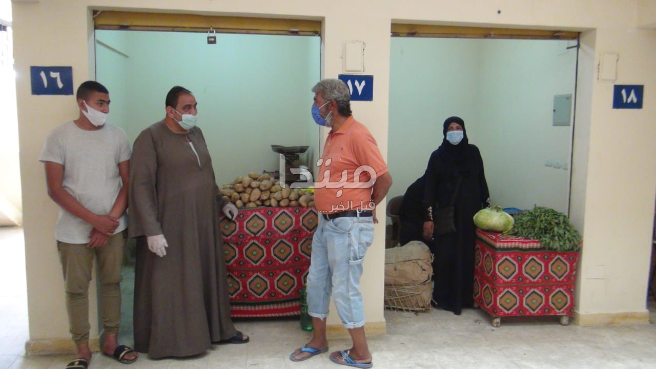 سوق الخضار والفاكهة بالزاوية  الحمراء