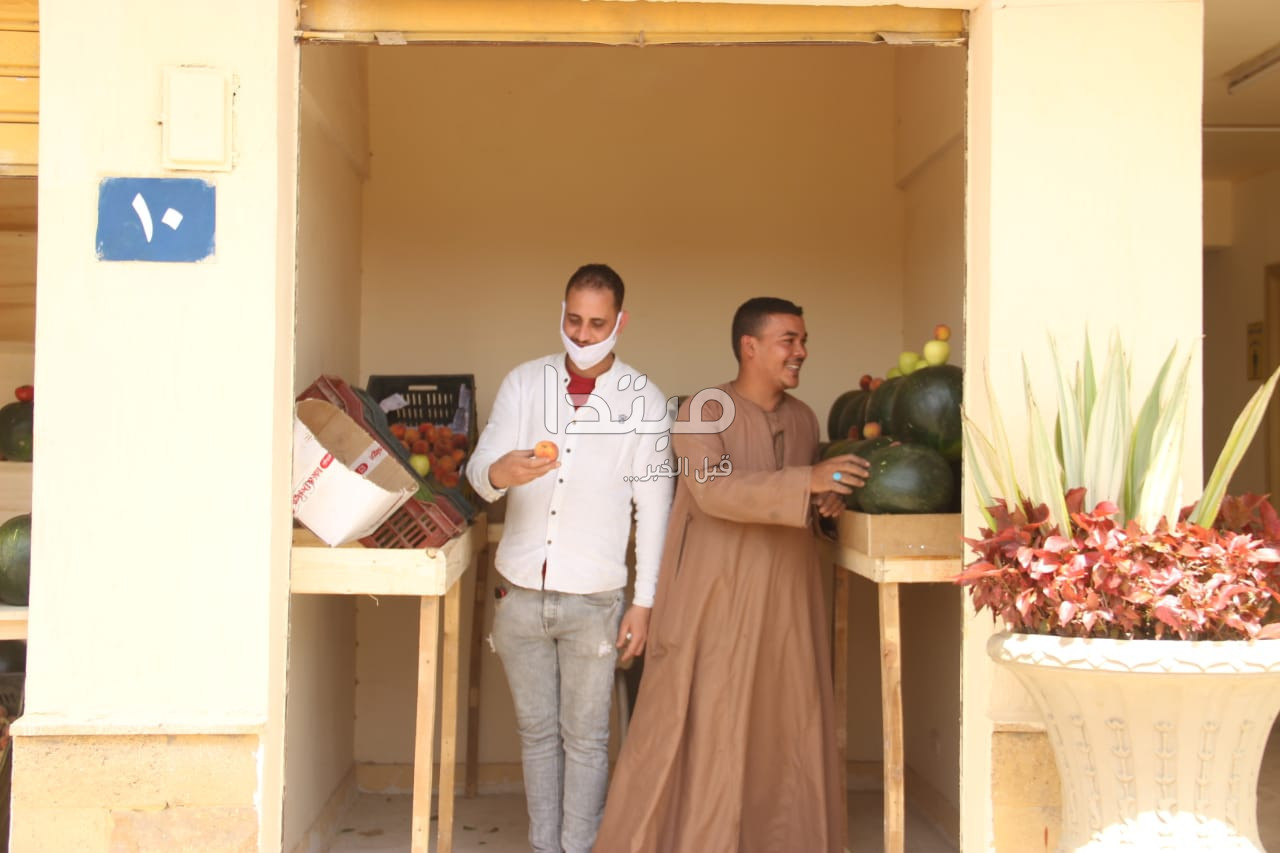 سوق الخضار والفاكهة بالزاوية  الحمراء