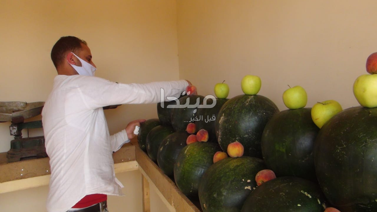 سوق الخضار والفاكهة بالزاوية  الحمراء