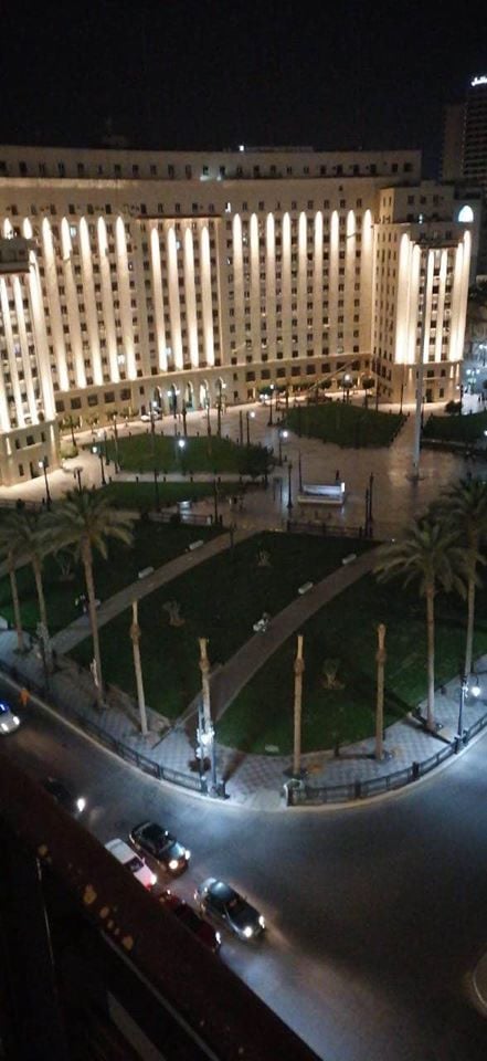 مجمع التحرير يتزين بالإضاءة الجديدة