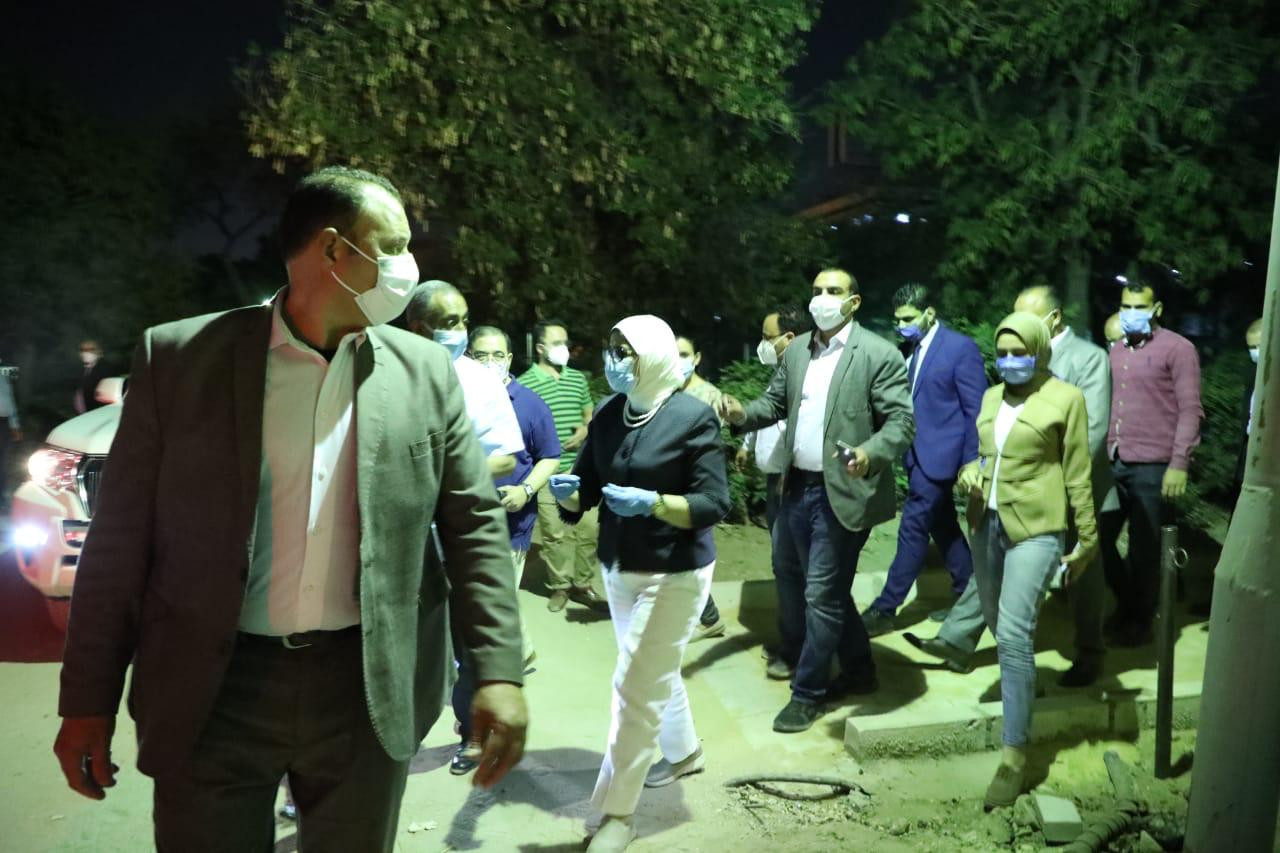 وزيرة الصحة خلال الزيارة