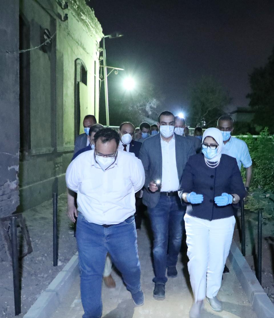 وزيرة الصحة خلال الزيارة