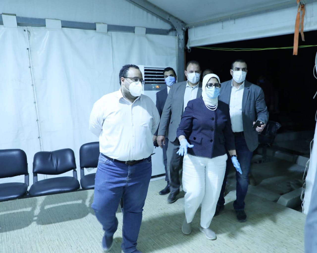 وزيرة الصحة خلال الزيارة