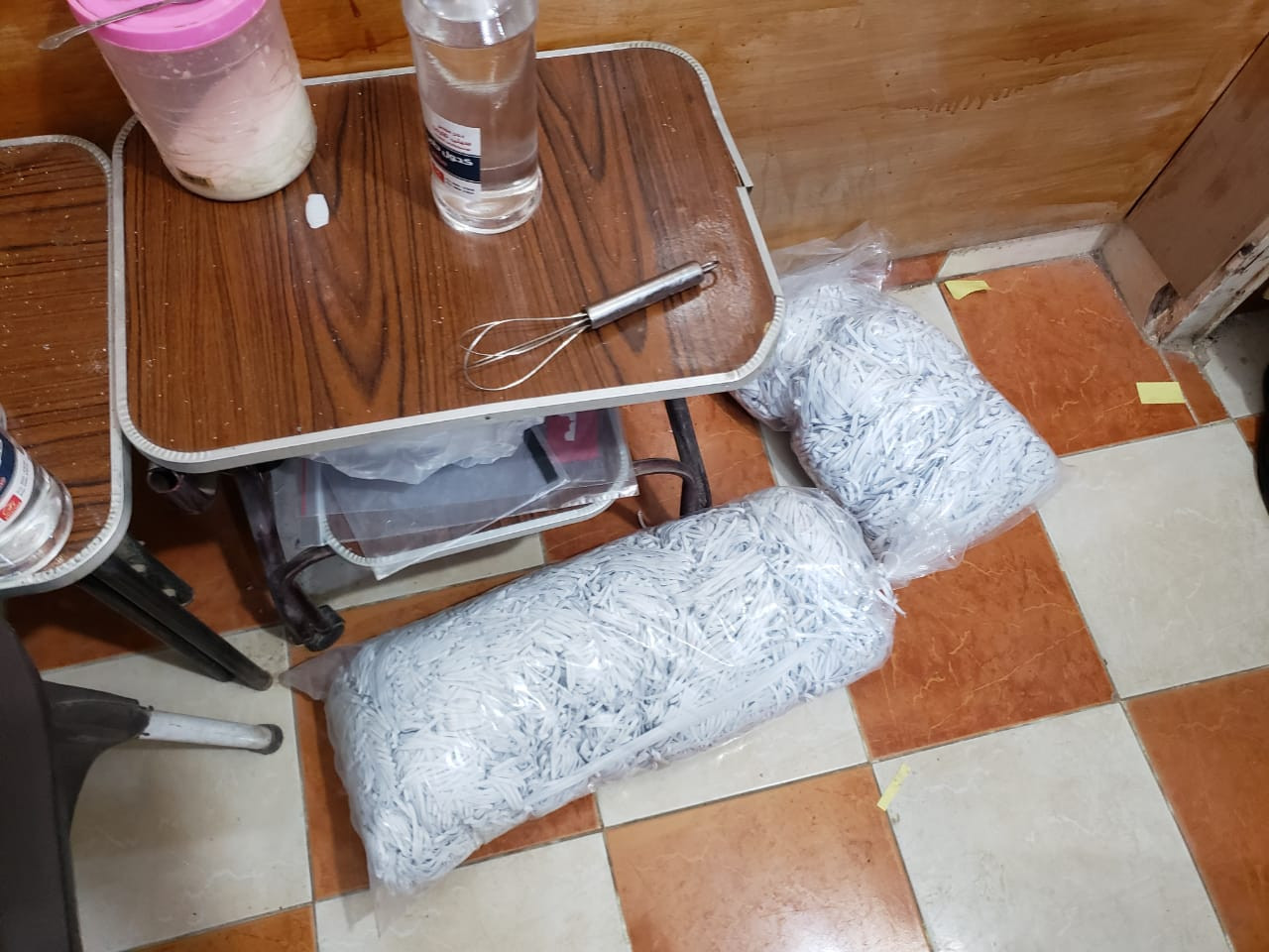 مباحث التموين تضبط كميات من الكحول والكمامات داخل شقة بالقاهرة