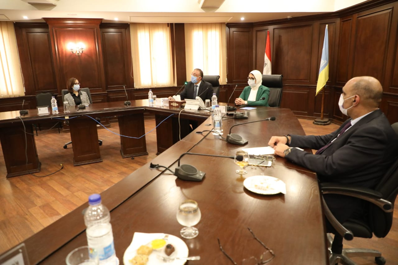وزيرة الصحة تعقد اجتماعًا مع محافظ الإسكندرية