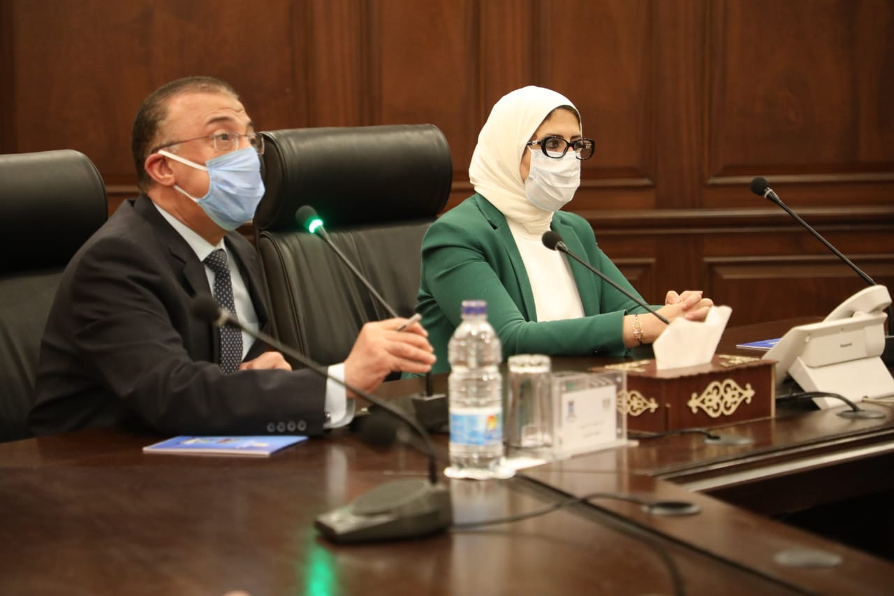وزيرة الصحة تعقد اجتماعًا مع محافظ الإسكندرية